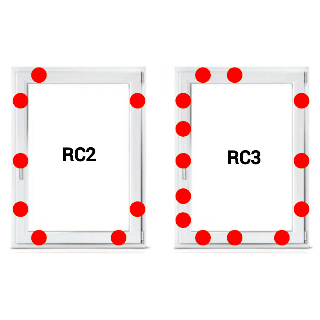 Zwei einflügelige Kunststofffenster. Links (RC2) = 8 Verriegelungspunkte. Rechts (RC3) = 13 Verriegelungspunkte.